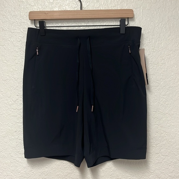 NWOT CALIA by Carrie Underwood Mid Rise Short 8” inseam Size Small - Picture 2 of 8